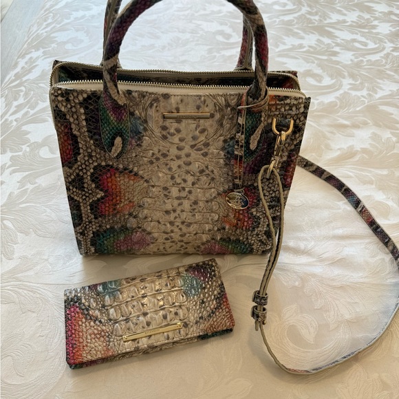 Brahmin satchel, wallet and dust cover - Picture 6 of 9